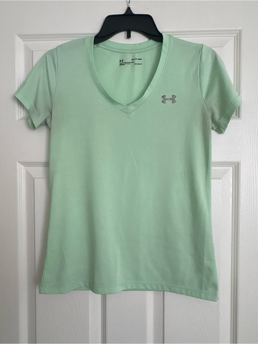 Under Armour Women's Mint Green V-Neck Short Sleeve Performance Tee